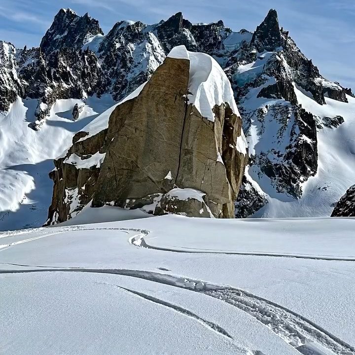 🤩 Learn to ski 🎿😉

#sports #skilessons #offpiste #mountains #ski